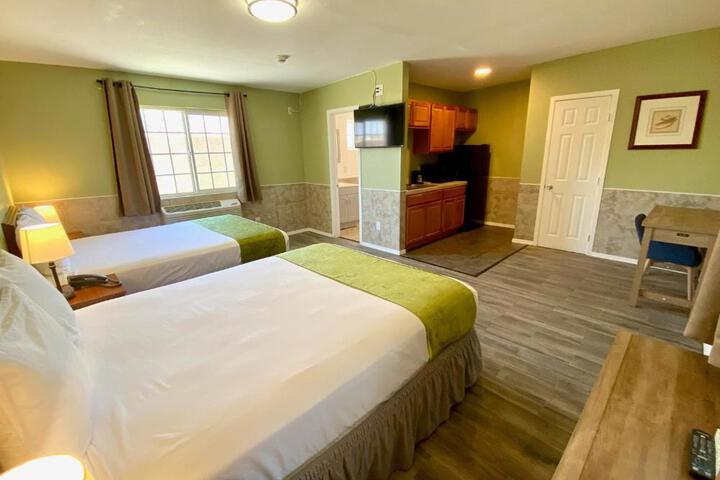1 Queen Bed (1 of 17)
