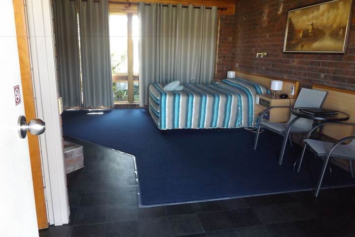 Room 9 of 50