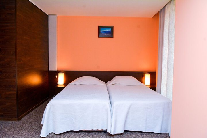 Room 25 of 46