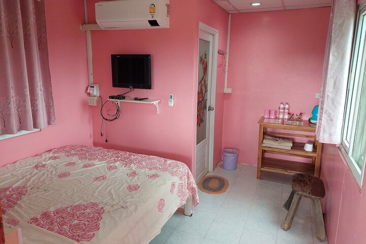 Room 3 of 33