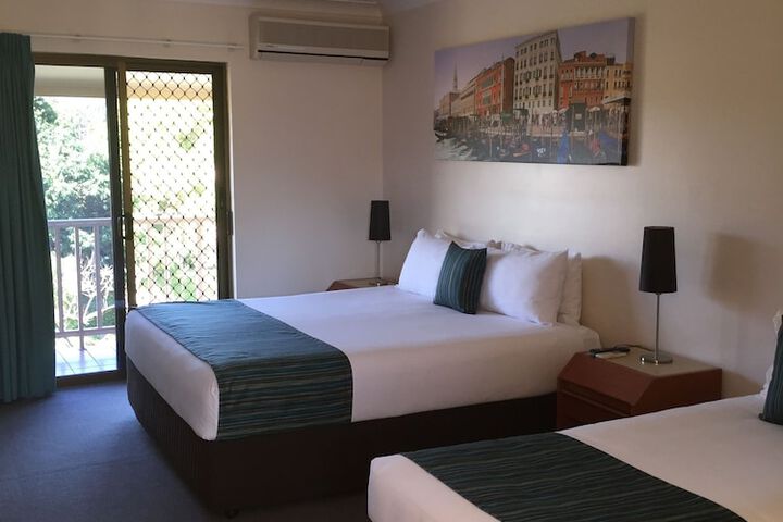 Room 6 of 83