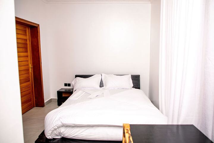 Room 4 of 18