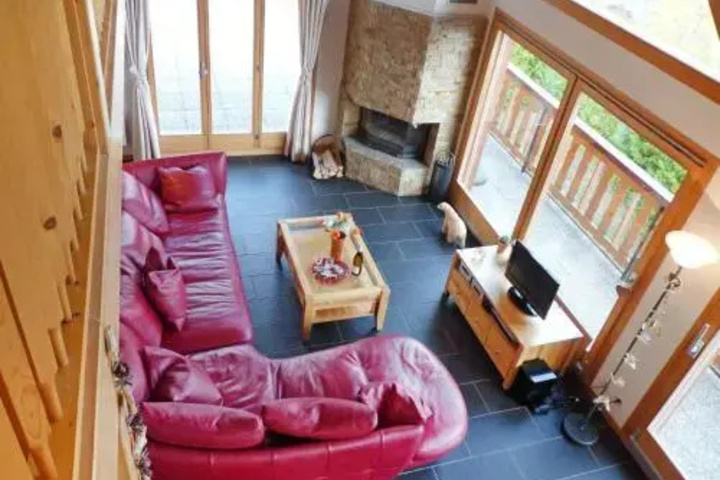 Room 4 of 9