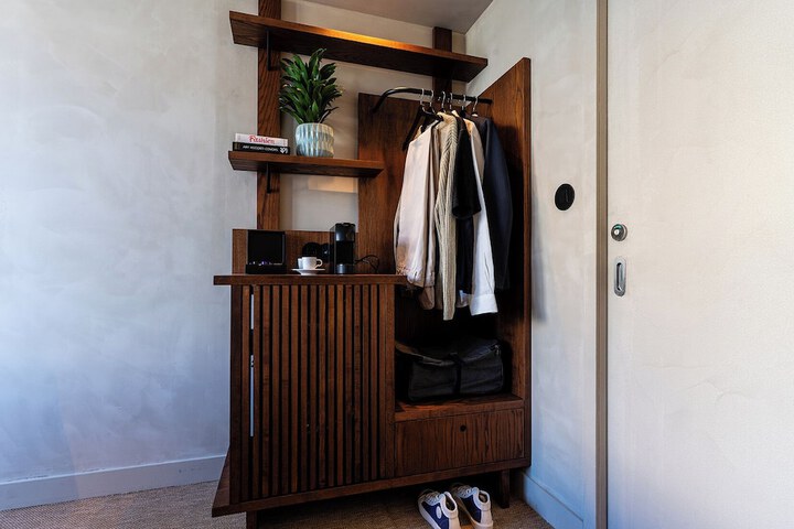 Room 9 of 41