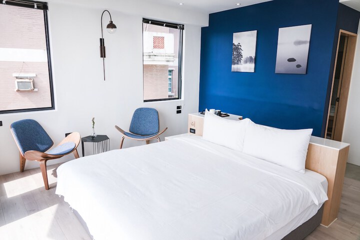 Room 5 of 145