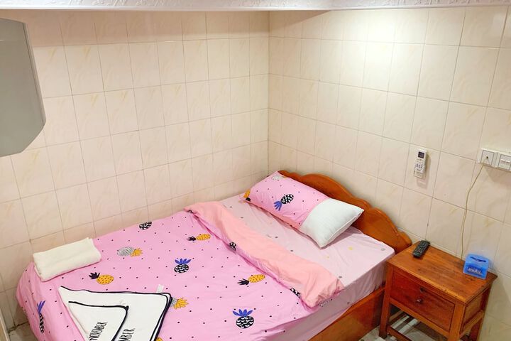 Room 16 of 62