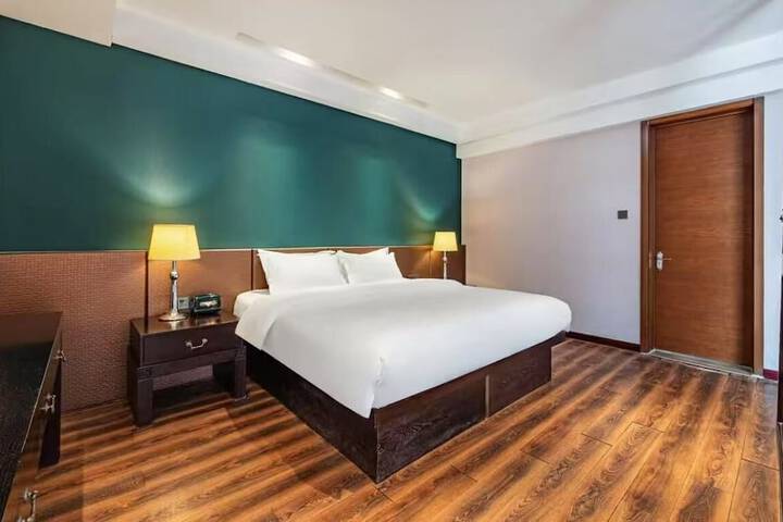 Room 14 of 25