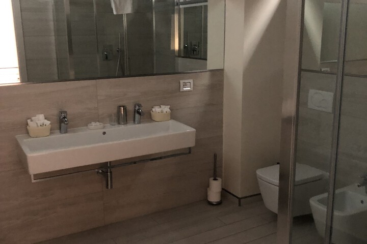 Room 142 of 161