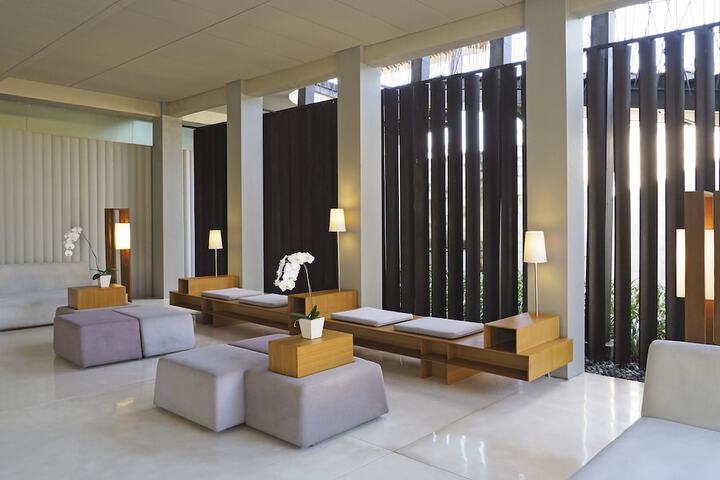 Entrance & Lobby