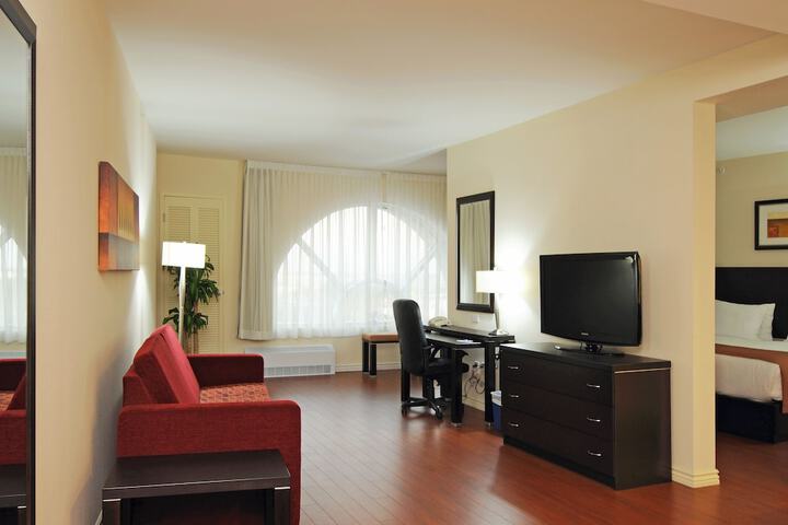 1 King Bed Suite (3 of 8)