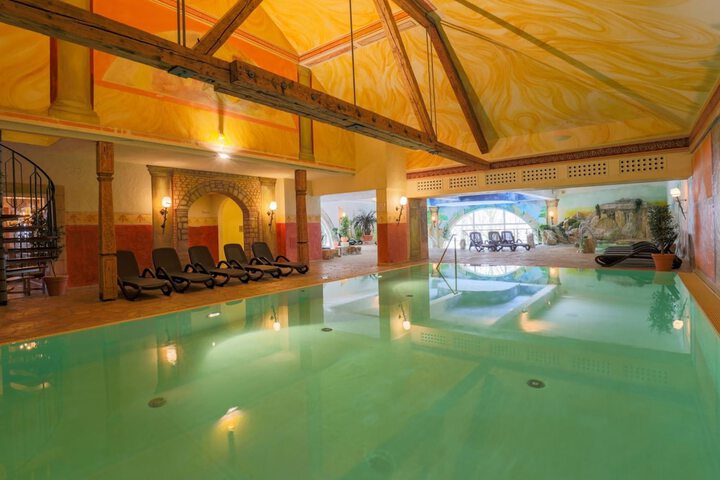 Pool Hotel