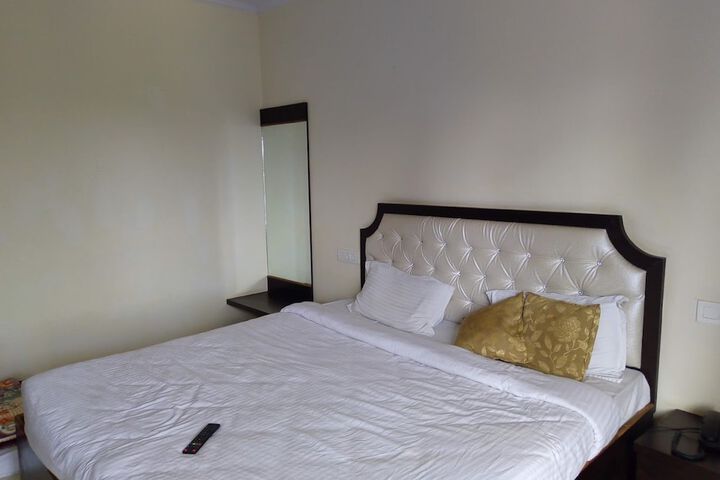 Room 5 of 14