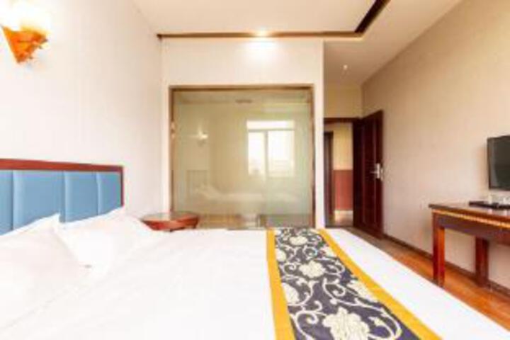 Room 6 of 6