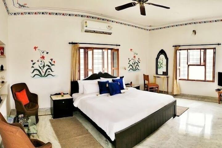 Room 3 of 41