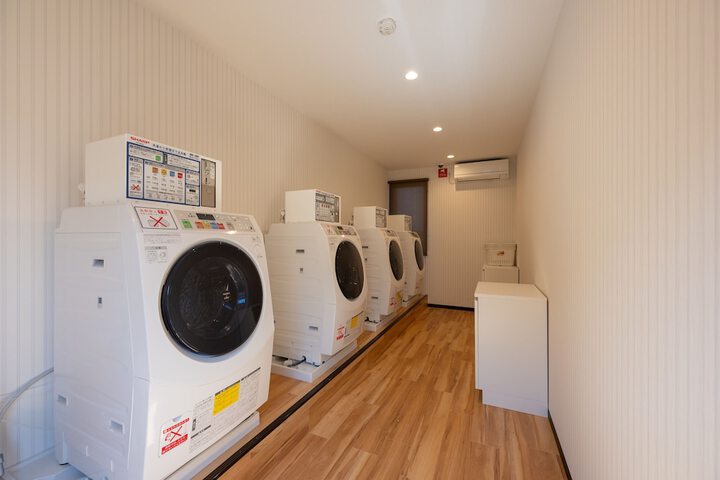 Room 10 of 16