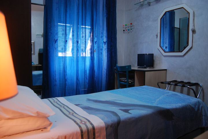 Room 4 of 44