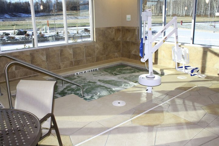 Indoor spa tub