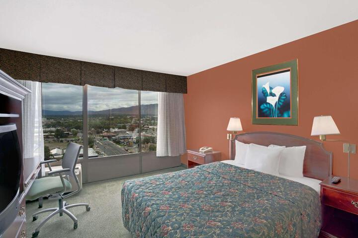 1 Queen Bed (1 of 8)