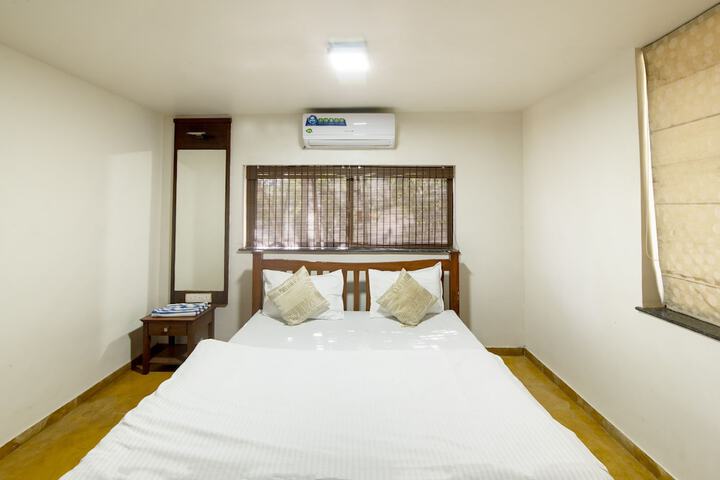 Room 16 of 38