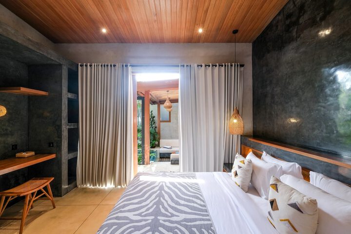 Room 4 of 30