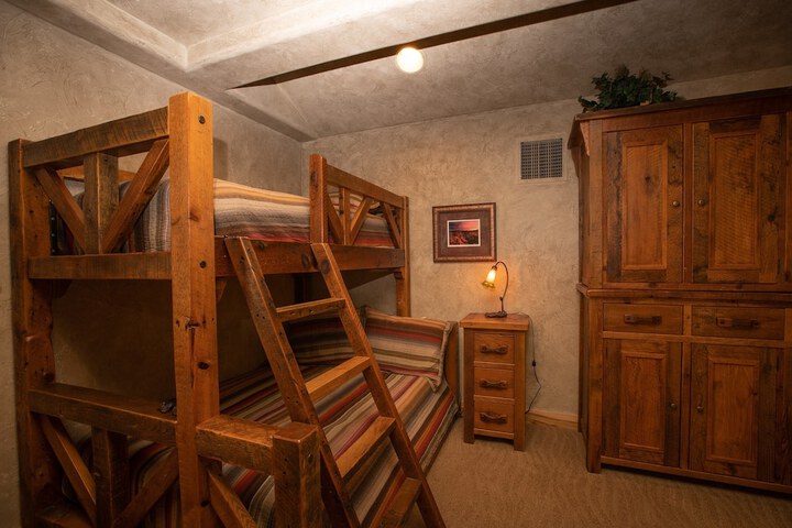 Room 30 of 148