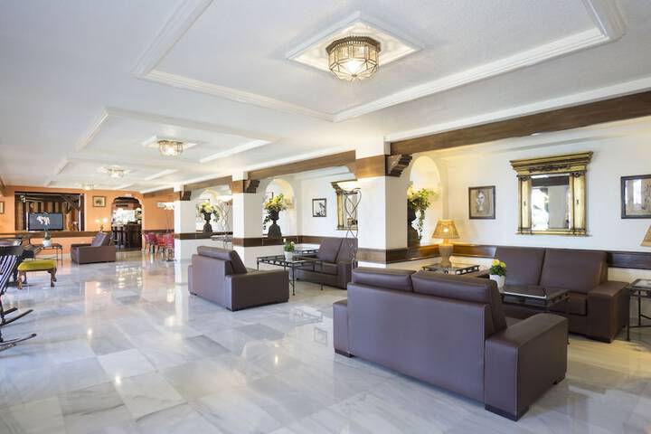 Entrance & Lobby
