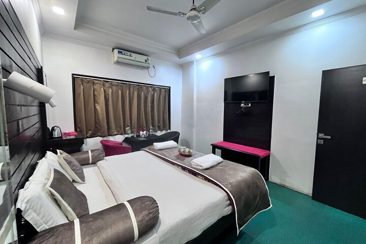 Room 3 of 15