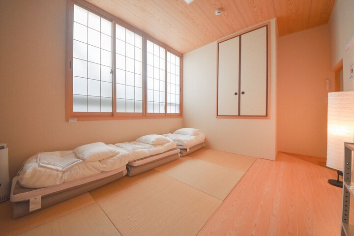 Room 3 of 97
