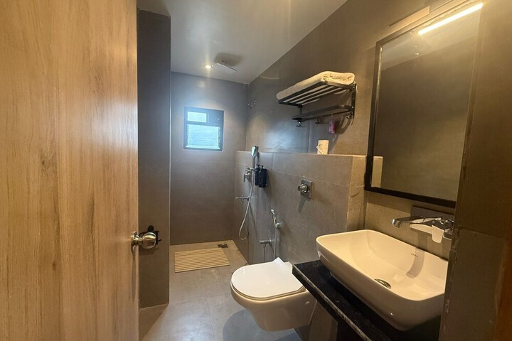 Room 11 of 13