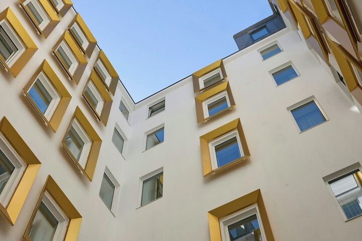 Hotel Exterior 86 of 89