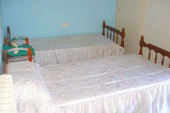 Room 8 of 9