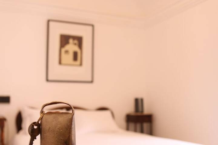 Room 12 of 25
