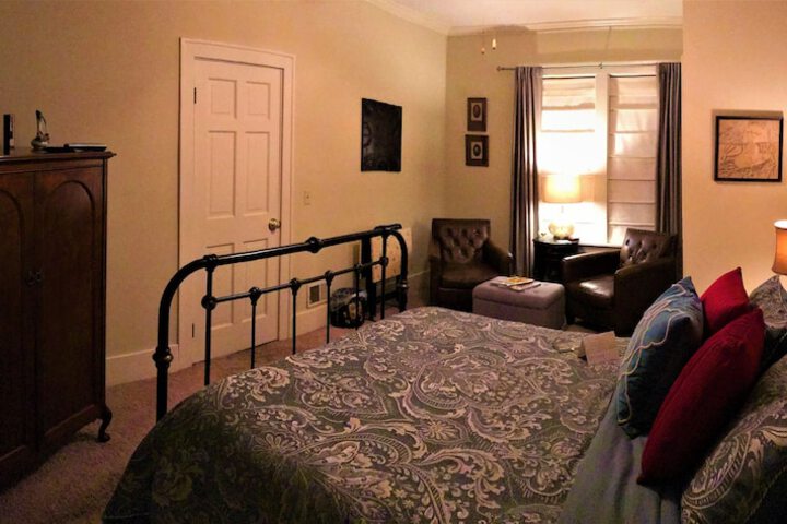 Room 10 of 29
