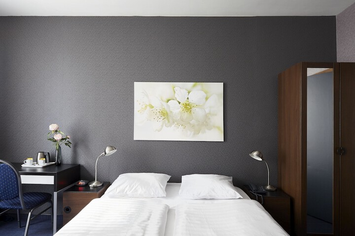 Room 9 of 24