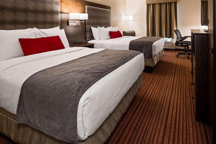 2 Queen Beds (12 of 20)