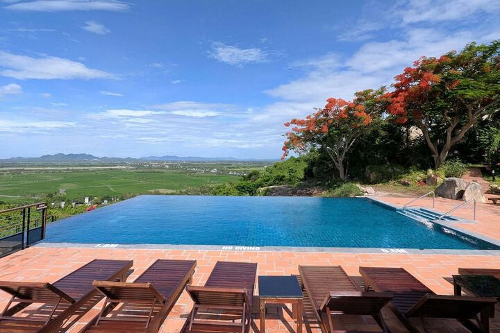 Hotel Pool