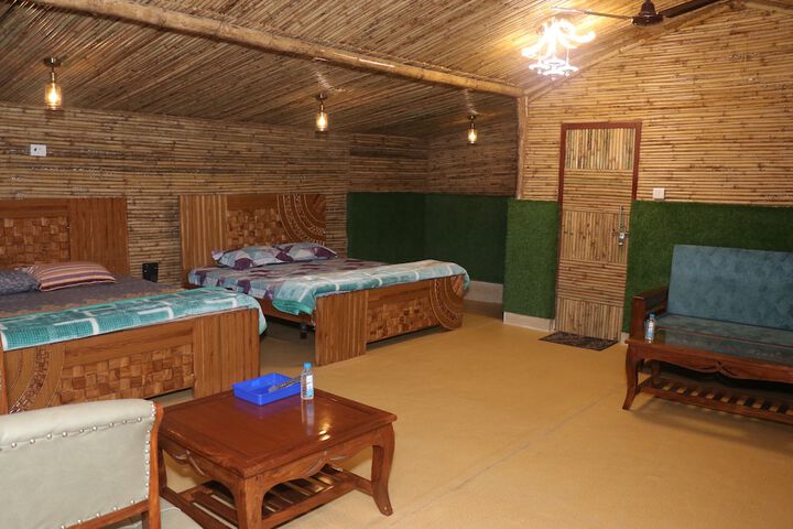 Room 4 of 16