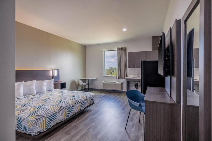 Room 14 of 28