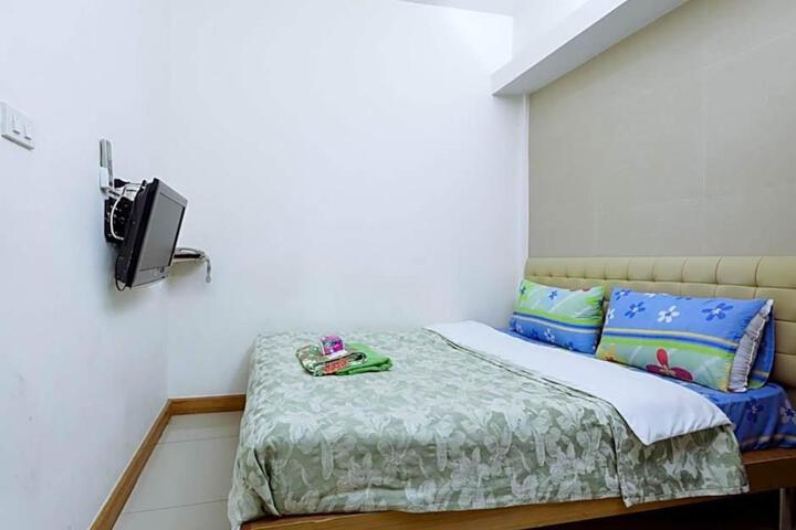 Room 5 of 16