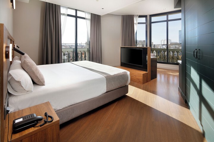 Room 7 of 48