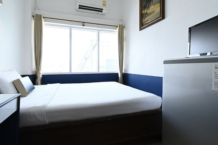 Room 13 of 120