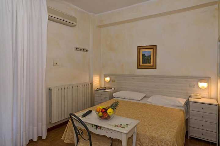 Room 6 of 50