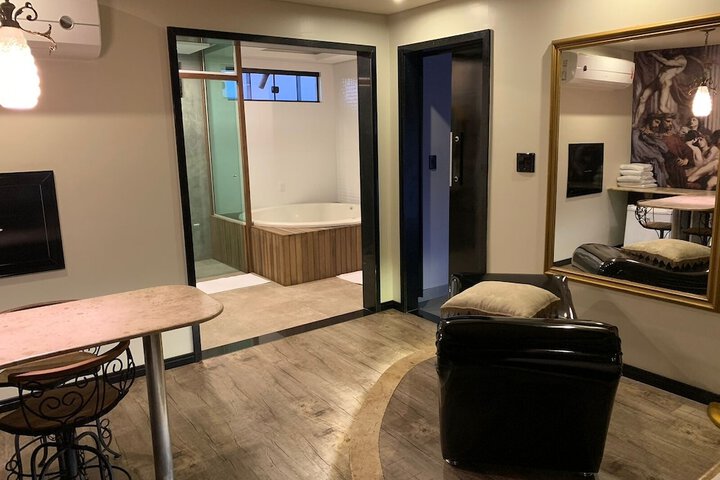 Room 6 of 19