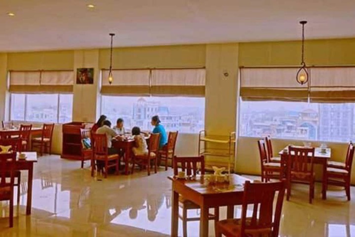 Dining 40 of 44