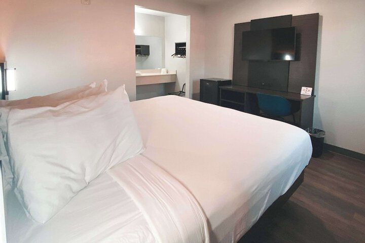 Room 6 of 27