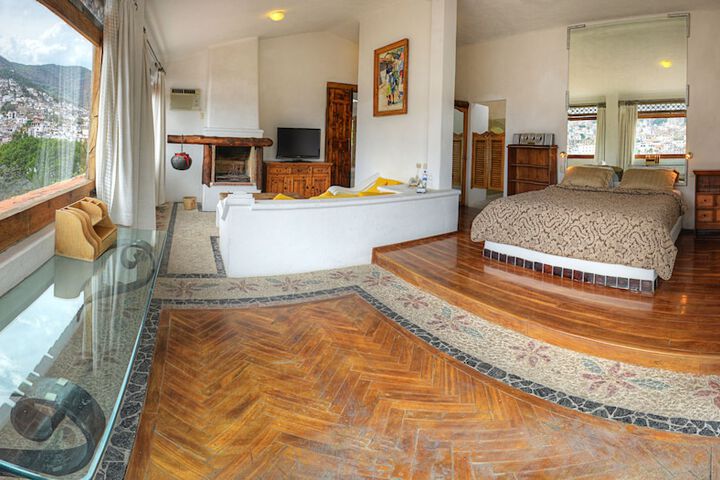 Room 2 of 100