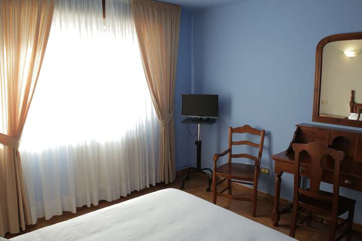 Room 10 of 38
