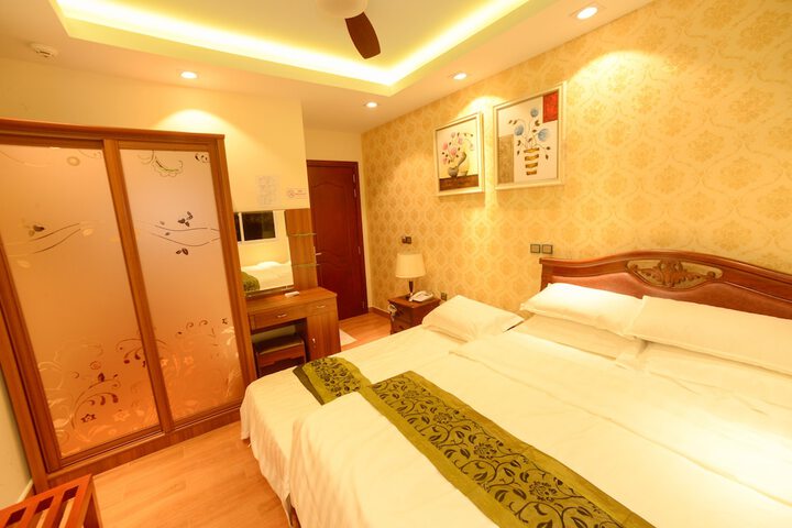 Room 21 of 38