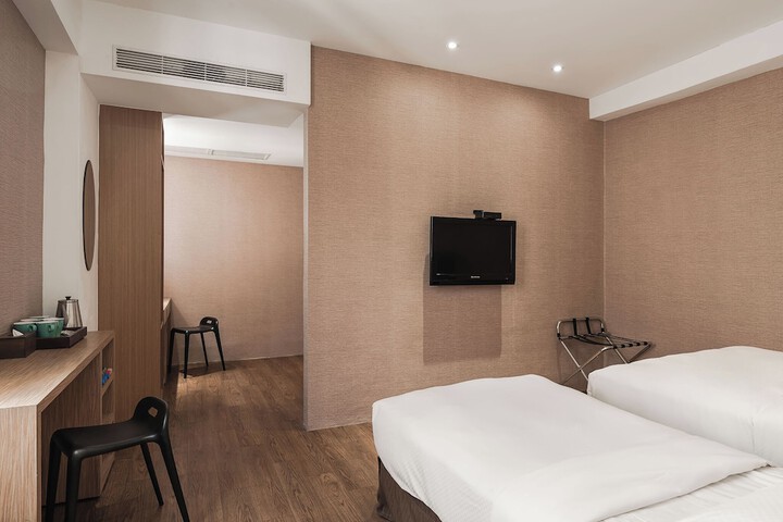 Room 26 of 65