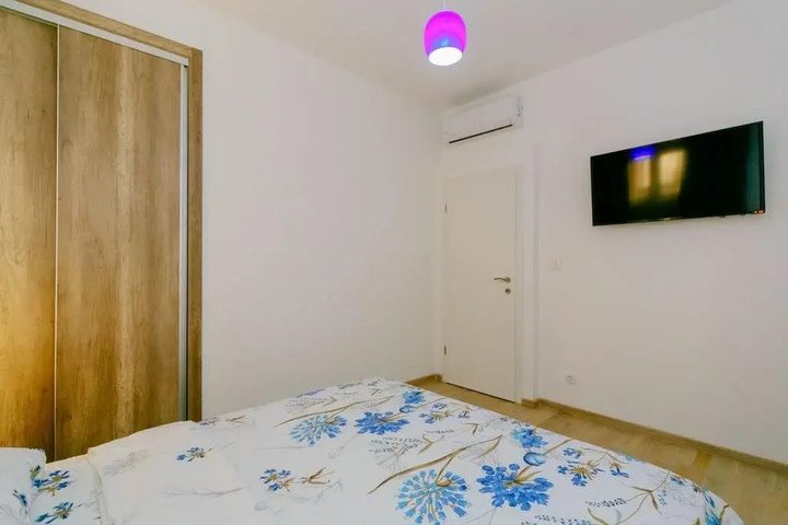 Room 6 of 29